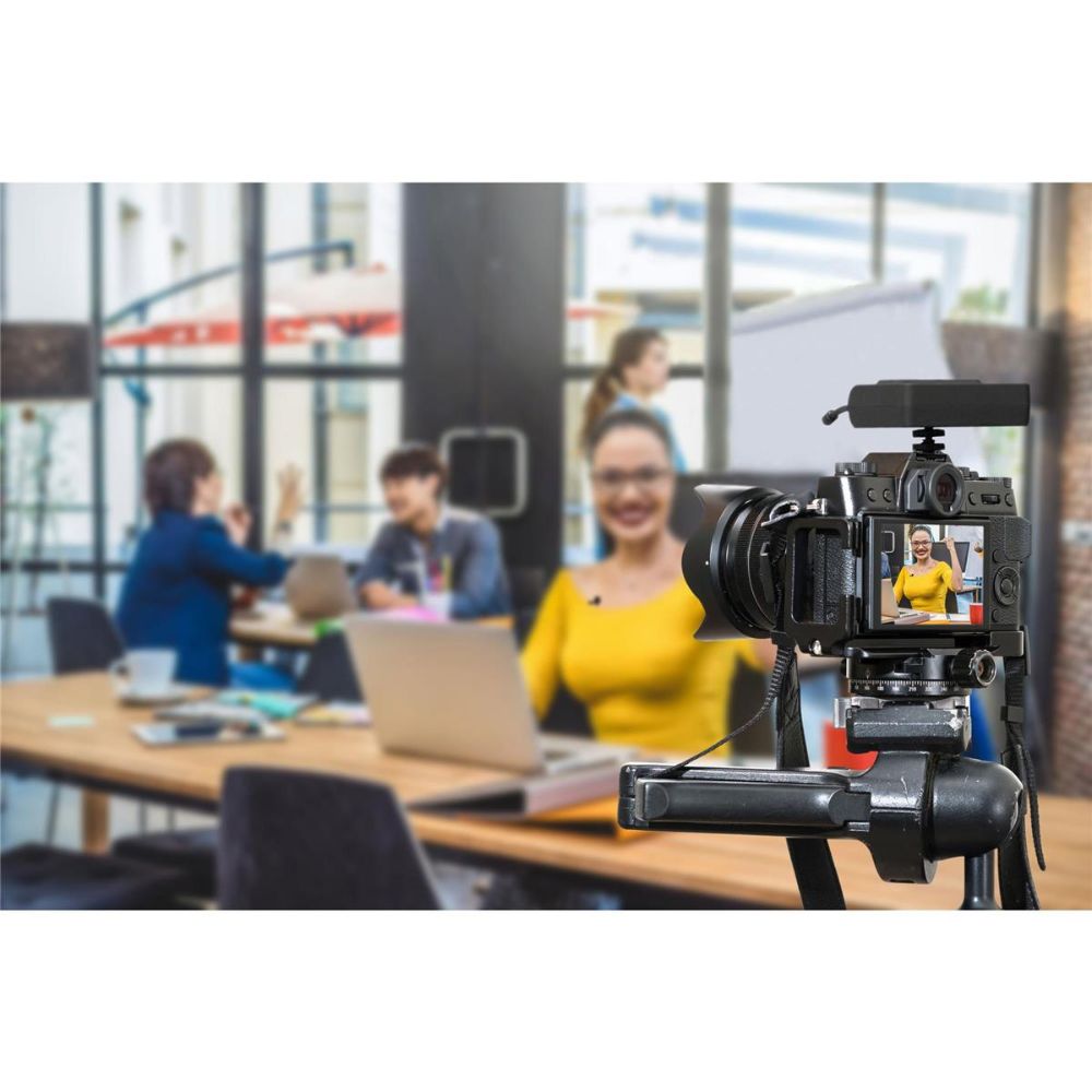 BOYA BY-WM8 Pro-K1 UHF Dual-Channel Wireless Microphone System with One Receiver and One Transmitter