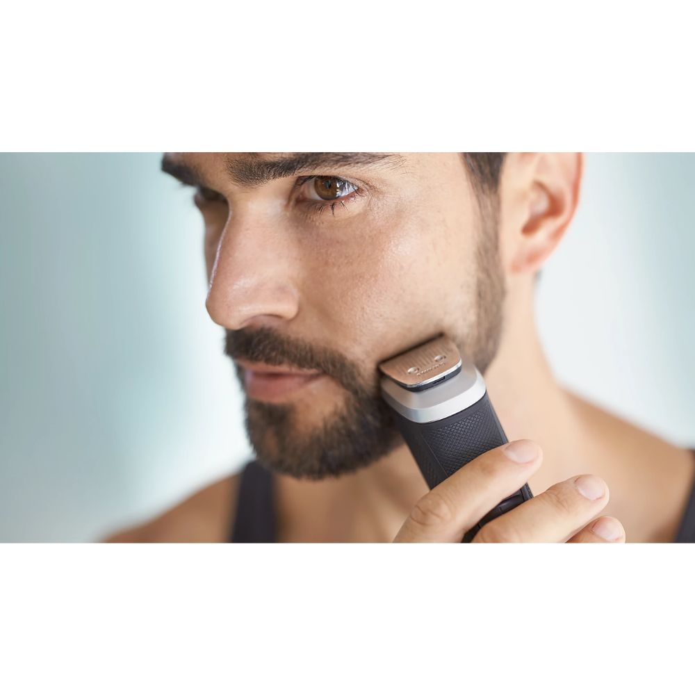 Philips Norelco Multigroom 5000 Face Head and Body MG5750/49